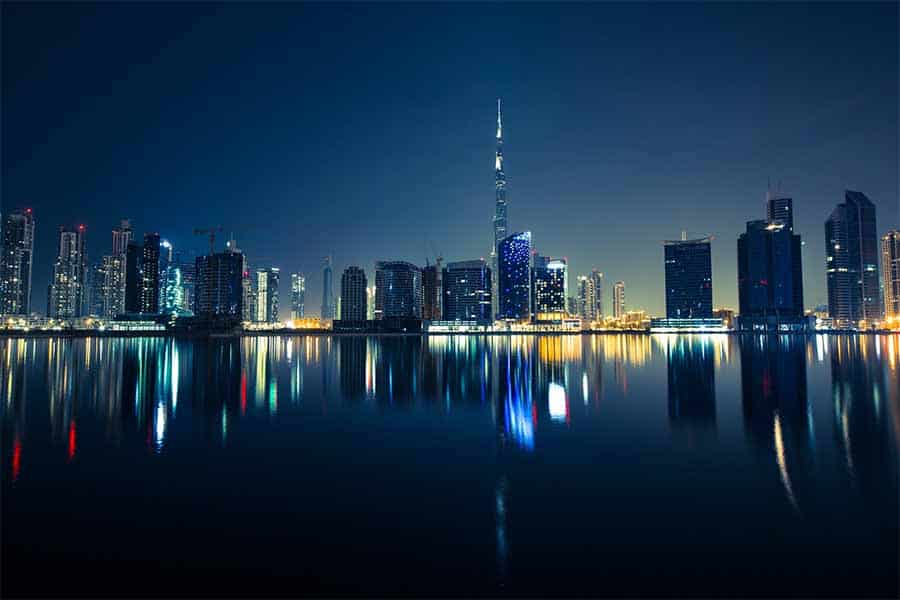 درخشش ساختمان ها در شب دبی