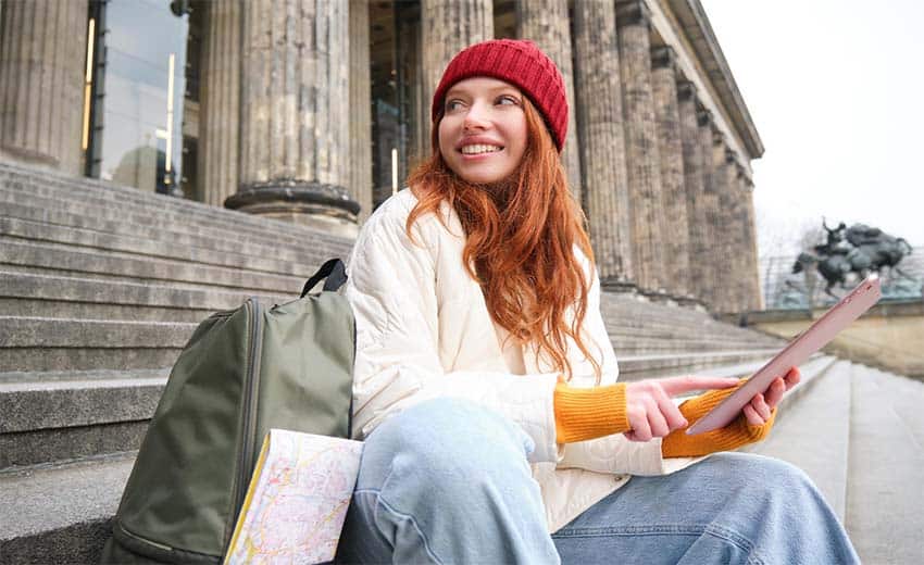 دختری در حال تحصیل در اروپا